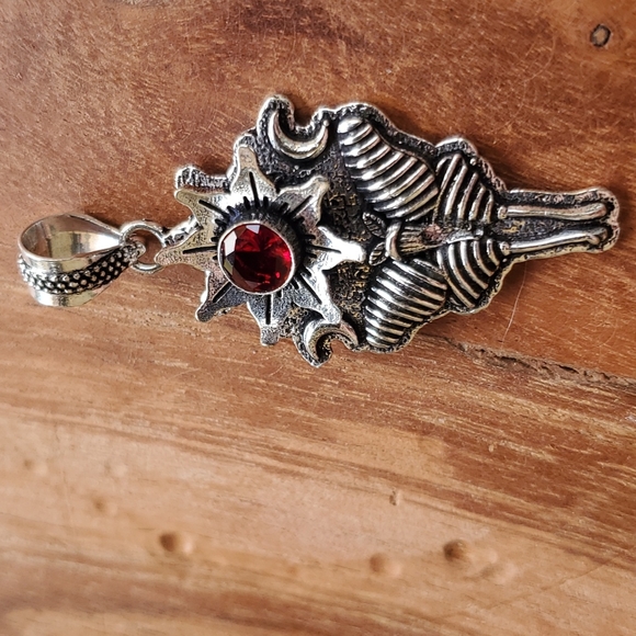 New Garnet 925 Silver Luna Moth Double Crescent Moon Pendant. - Picture 4 of 12